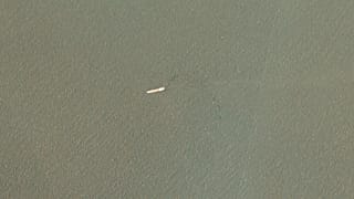 La più grande nave da guerra iraniana prende fuoco e affonda nel Golfo di Oman
