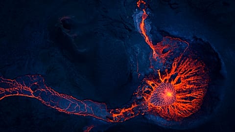 Así es casi desde dentro el volcán más activo de Islandia