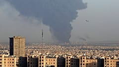 تصاعد دخان كثيف من مصفاة النفط الرئيسية في طهران