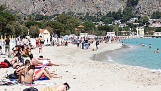 Una vista de la playa de Mondello, Sicilia