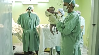 ثمنه 1.79 مليون جنيه استرليني.. العقار الأغلى في العالم ينقذ طفلا رضيعا من مرض قاتل