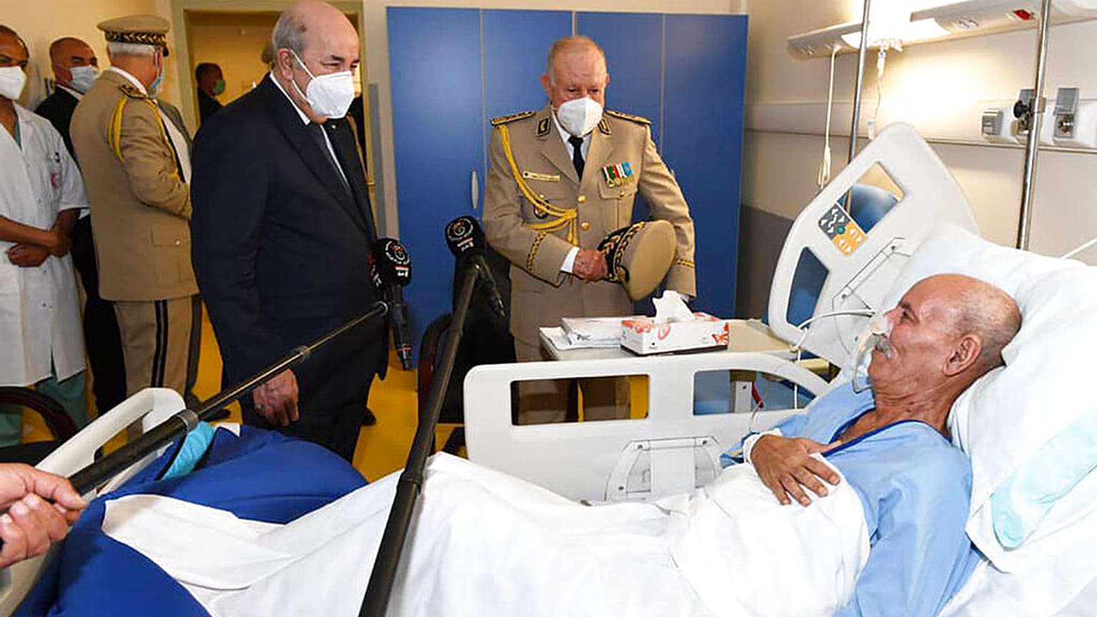 El presidente de Argelia visita en el hospital al líder del Polisario, Brahim Gali