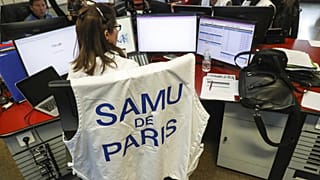 Rettungssanitäter in Paris, Archivbild,10.03.2020