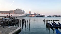 Kreuzfahrtsschiff vor Florenz