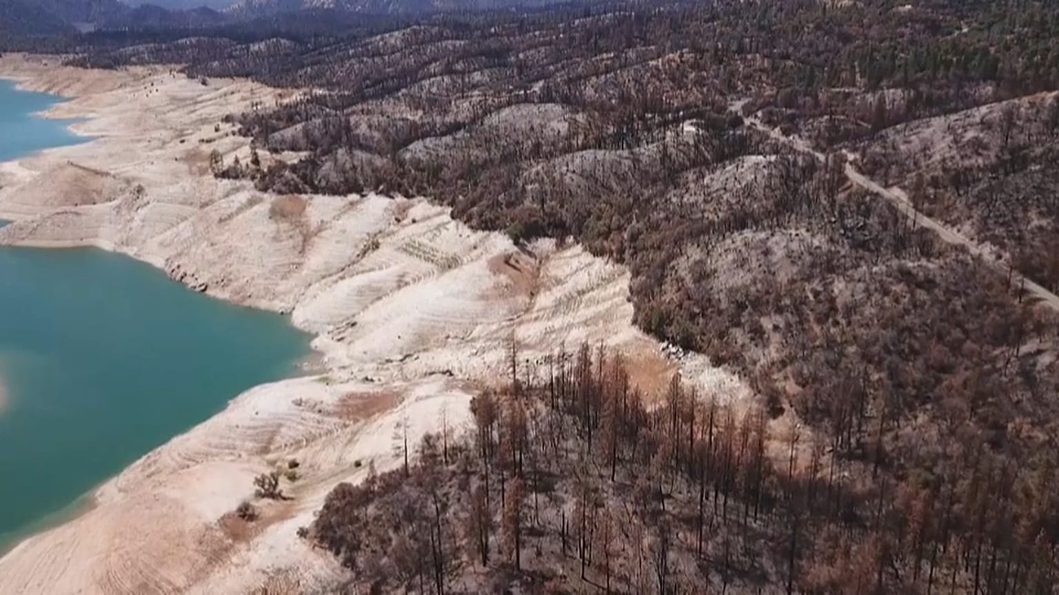 El lago Oroville baja de nivel con sorprendente rapidez 