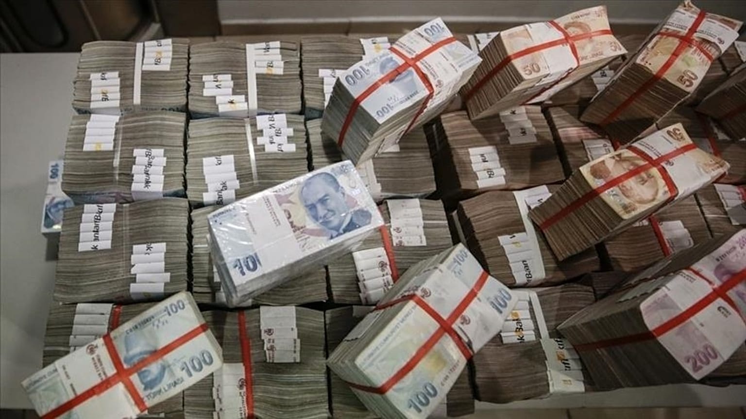 TÜİK'in son dönemlerdeki verileri kötüye giden ekonomi ve alım gücünün düşmesi sebebiyle halk tarafından inandırıcı bulunmuyor.