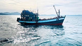 عکس آرشیوی از قایق حامل پناهجویان روهینگیا در سواحل مالزی