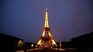 برج إيفل في شارع الشان دو مارس، 25 مايو/أيار 2021