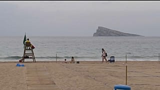 La playa de Benidorm, vacía de turistas