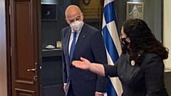Ο Έλληνας ΥΠΕΞ και η πρόεδρος του Κοσόβου