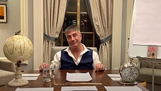 Sedat Peker, cumartesi akşam Suriye silahları konulu bir telefon görüşmesini yayınlayacağını duyurdu.