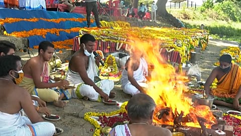 India submerges unclaimed ashes of 1,200 Covid dead.