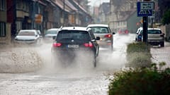 Überflutete Verkehrswege in Wernigerode im Harz