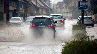 Überflutete Verkehrswege in Wernigerode im Harz