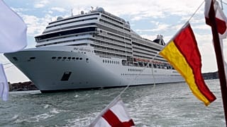 Круизный лайнер MSC Orchestra в лагуне Венеции, 5 июня 2021 года