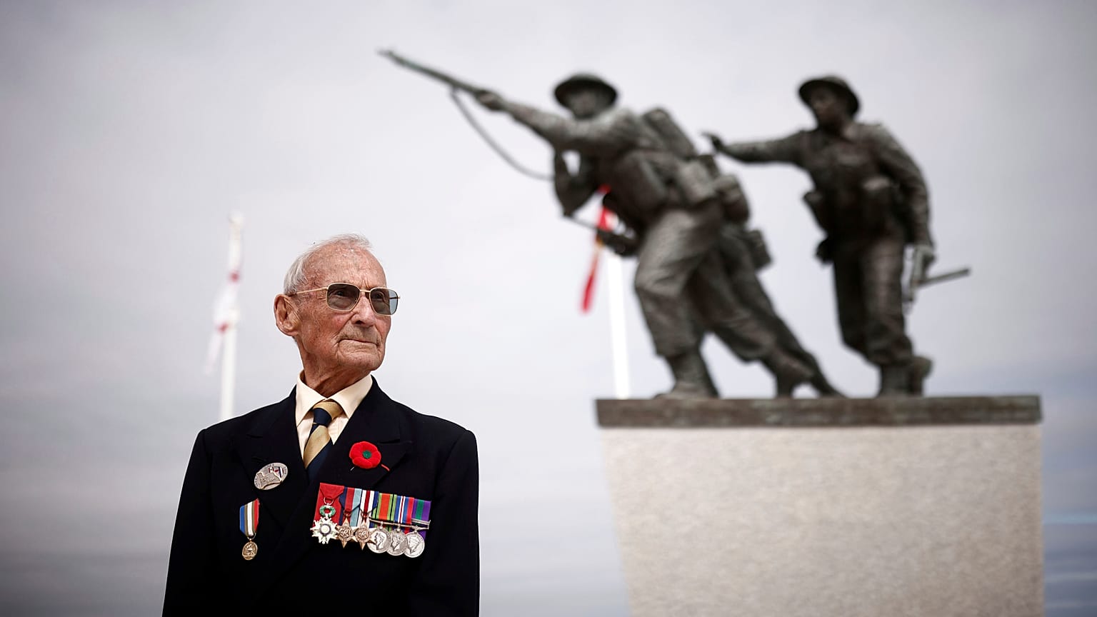 Un ancien combattant lors de l'inauguration du mémorial britannique à Ver/mer, le 06/06/2021