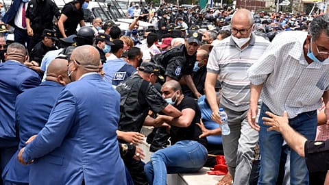 Tunis: Zu Fuß gegen höhere Spritpreise