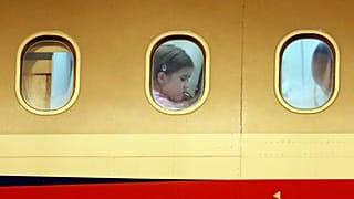 Ein Flugzeug am Prager Flughafen