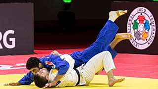 A spanyol Francisco Garrigos (fehérben) és a francia Walide Khyar a harmadik helyért rendezett mérkőzésen a férfiak 60 kg-os súlycsoportjában