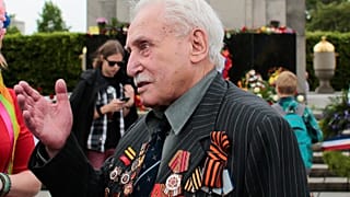 Soviet war veteran David Dushman at a wreath laying ceremony at the Russian War Memorial in the Tiergarten district of Berlin, Germany onMay 8, 2015.
