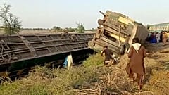 akistan'ın Sindh eyaletinde meydana gelen tren kazasında ilk belirlemelere göre 30 kişi öldü, 50 kişi yaralandı