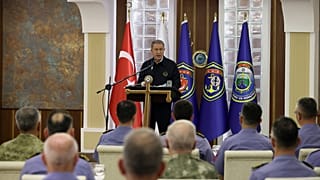 Ο τούρκος ΥΠΑΜ Χουλουσί Ακάρ