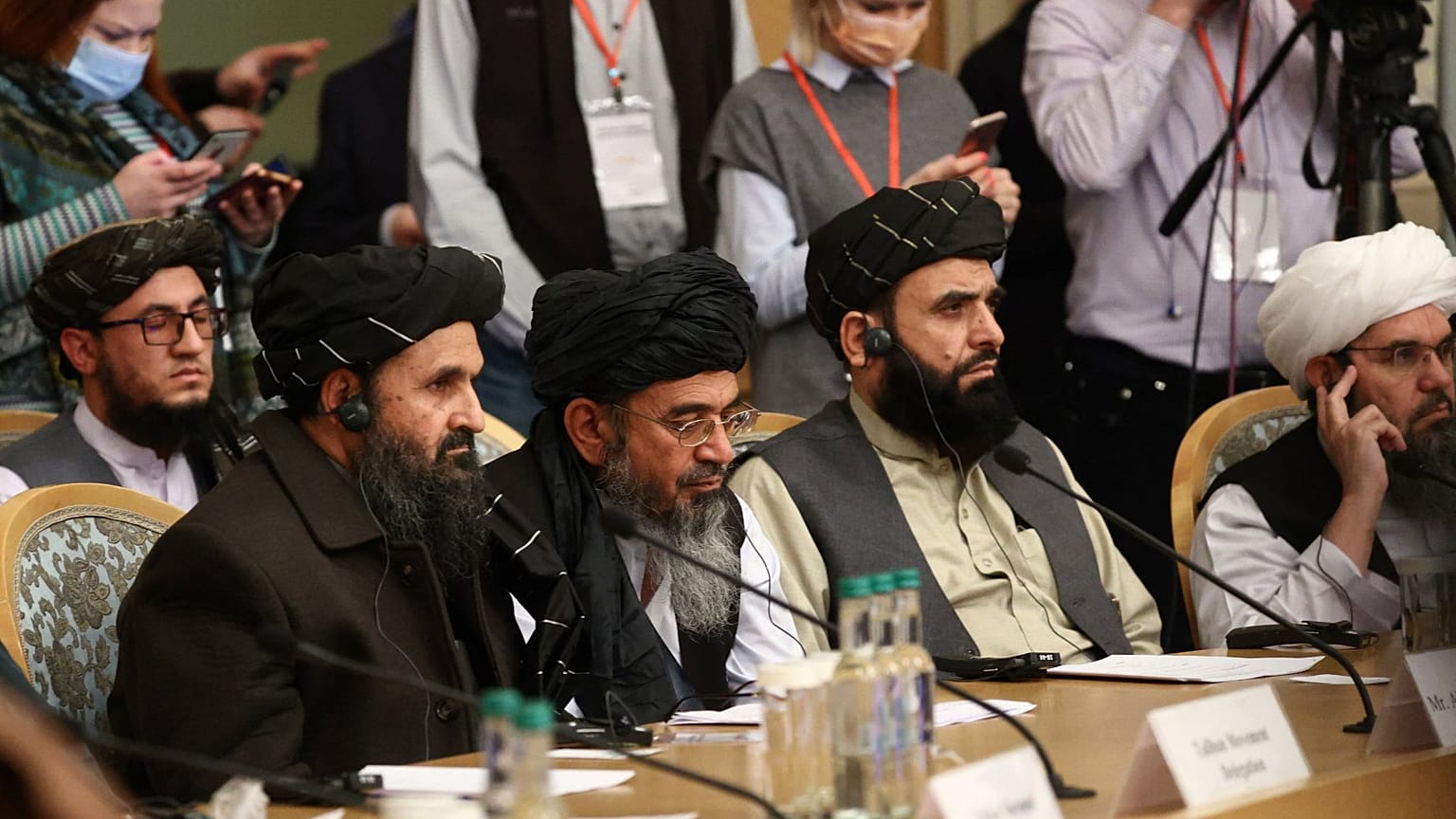 المؤسس المشارك لطالبان الملا عبد الغني بردار يحضر مؤتمرا دوليا حول أفغانستان حول الحل السلمي للصراع، موسكو، 18 مارس 2021