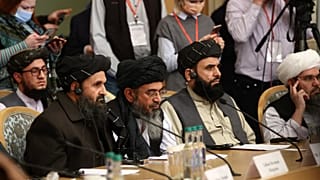 المؤسس المشارك لطالبان الملا عبد الغني بردار يحضر مؤتمرا دوليا حول أفغانستان حول الحل السلمي للصراع، موسكو، 18 مارس 2021