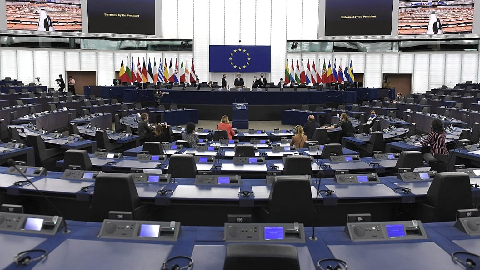 Eurodeputati & vaccini, alcuni temono la sessione di Strasburgo