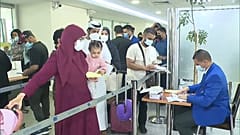 Controles de documentación a pasajeros que llegan a Marruecos