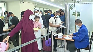 Controles de documentación a pasajeros que llegan a Marruecos