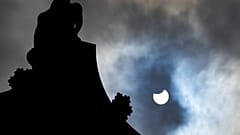 El eclipse sobre Trafalgar Square, en Londres