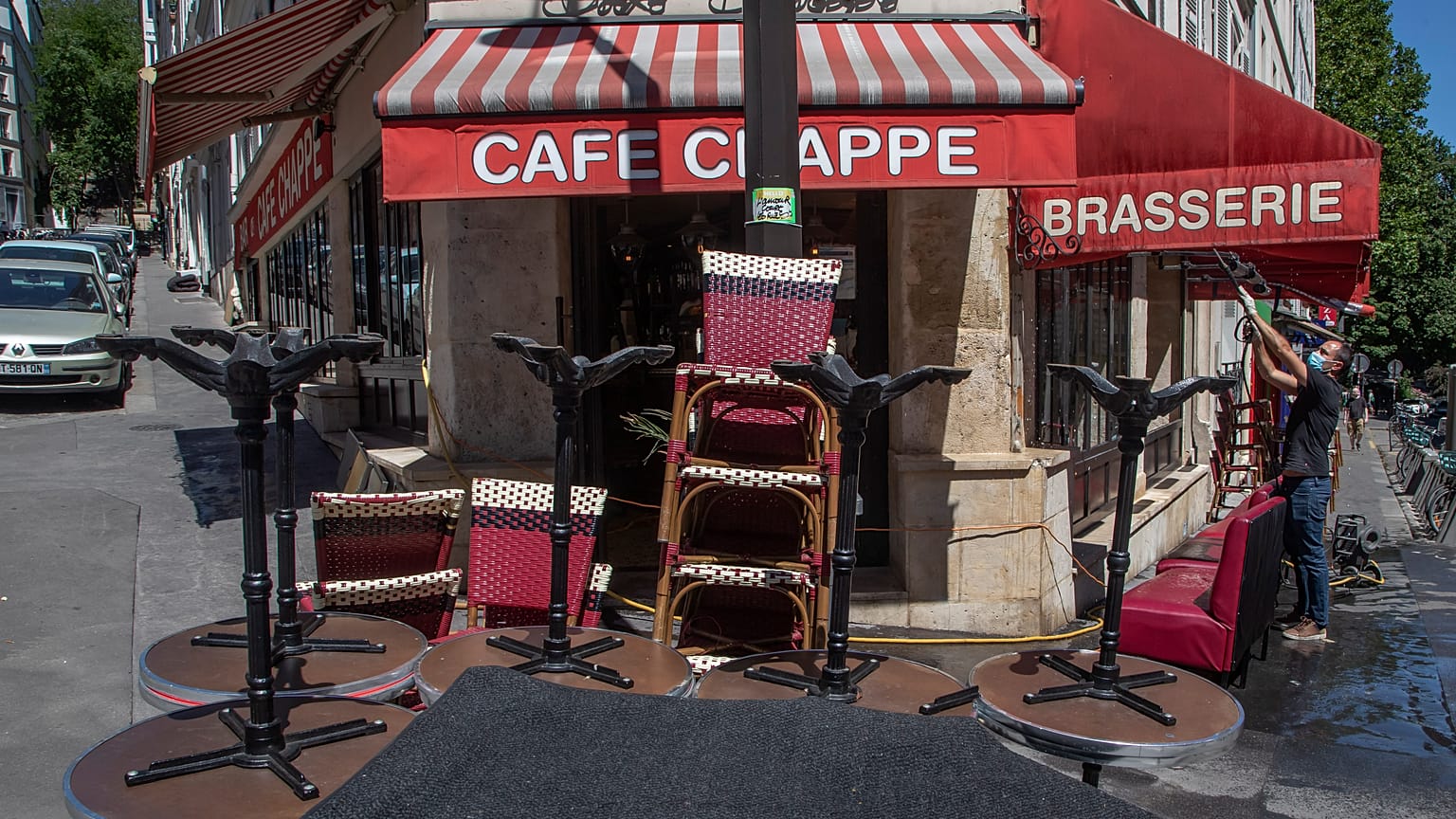Bares y restaurantes preparados para la reapertura de su interior en Francia