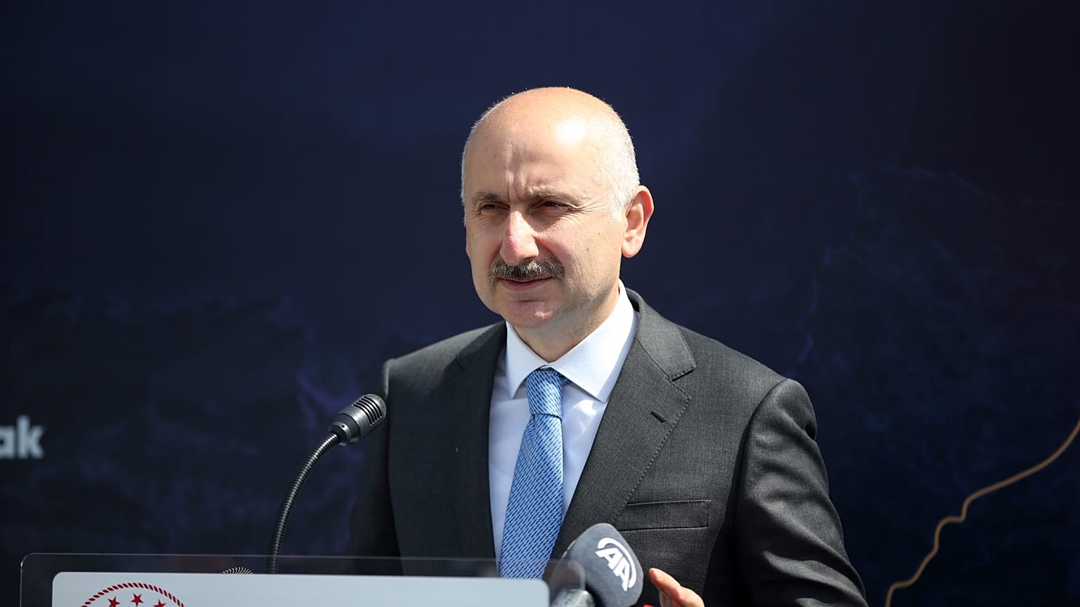 Ulaştırma ve Altyapı Bakanı Adil Karaismailoğlu