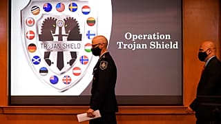 Pressekonferenz des FBI zur Operation Trojanerschild