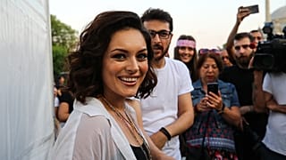 Oyuncu Ezgi Mola