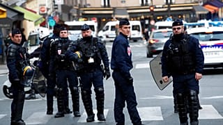 عناصر من الشرطة الفرنسية خلال مظاهرة للطلاب في باريس، يوم الثلاثاء 18 ديسمبر 2018