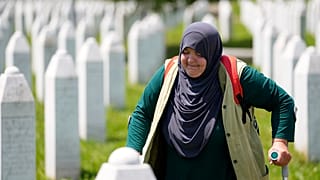 Újratemetésekkel emlékeznek meg a srebrenicai mészárlásról