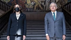 Kamala Harris junto a Andrés Manuel López Obrador