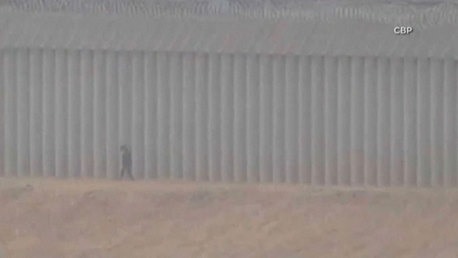 Imagen de la niña captada por una cámara de seguridad 