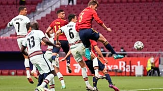 El jugador Diego Llorente (derecha) en un partido entre España y Portugal el 4 de junio