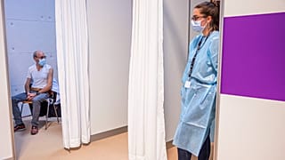 Archives : centre de vaccination à Lausanne, le 19 avril 2004