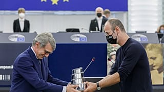 Romanian Director Alexander Nanau receives the Lux Prize from European Parliament President David Sassoli