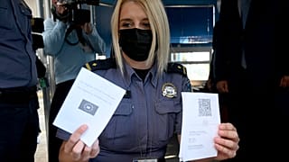 Проверка COVID-сертификатов на границе Хорватии и Словении