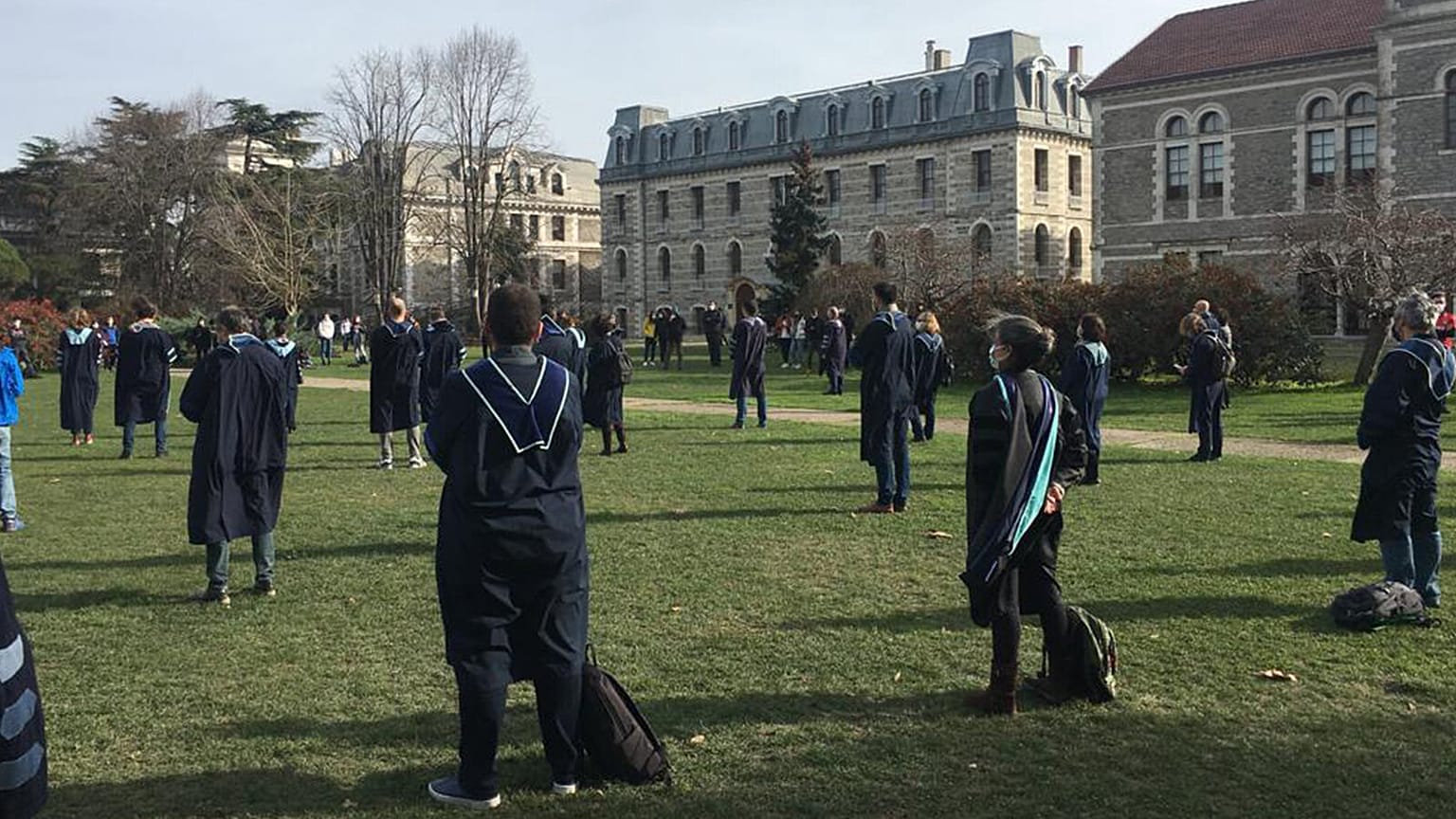 Boğaziçi Üniversitesi'nde akademisyenler Melih Bulu'yu protesto ediyor