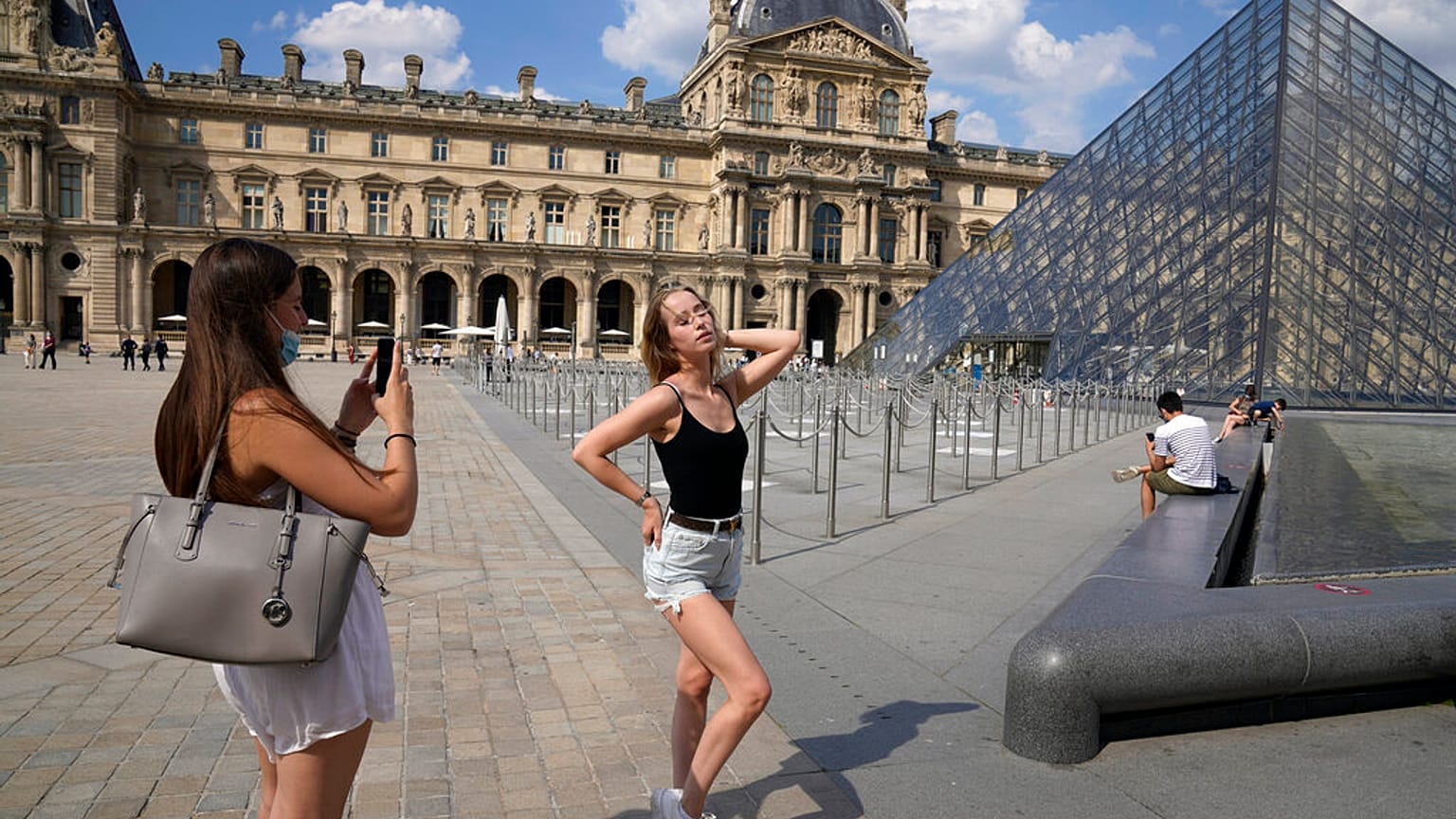 Am Louvre in Paris