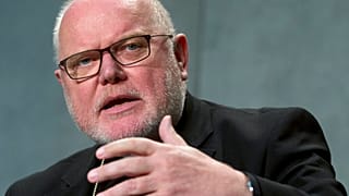 Kardinal Reinhard Marx bei einer Pressekonferenz, 21.10.2015