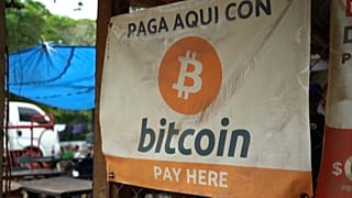 Cartel de pagos en Bitcóins en El Salvador