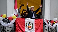 Arm gegen Reich in Peru: Marxist Castillo (51) wird wohl Präsident