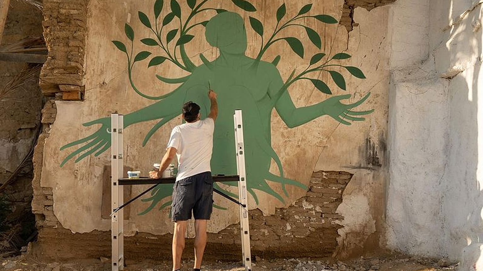 Fikos mistura Mitologia grega e iconografia bizantina com arte de rua